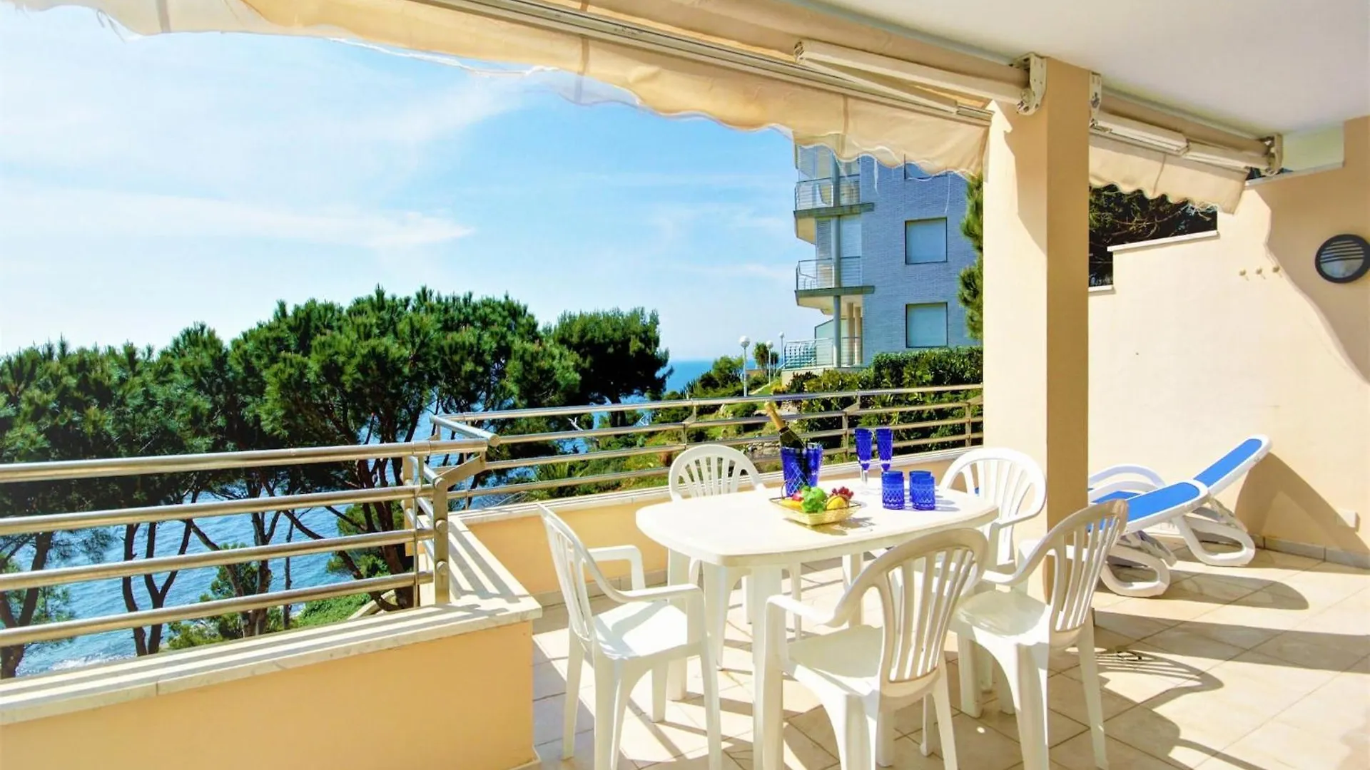 Pretty Apartment With Balcony Roses