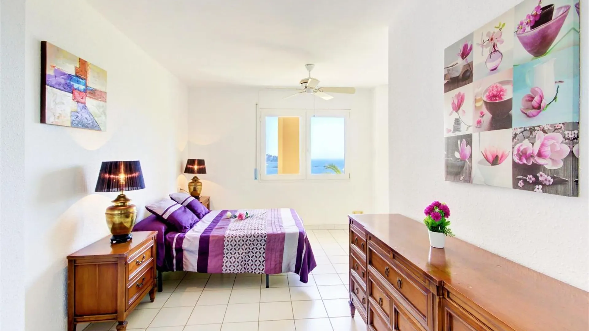 Pretty Apartment With Balcony Roses 0*,  Spain