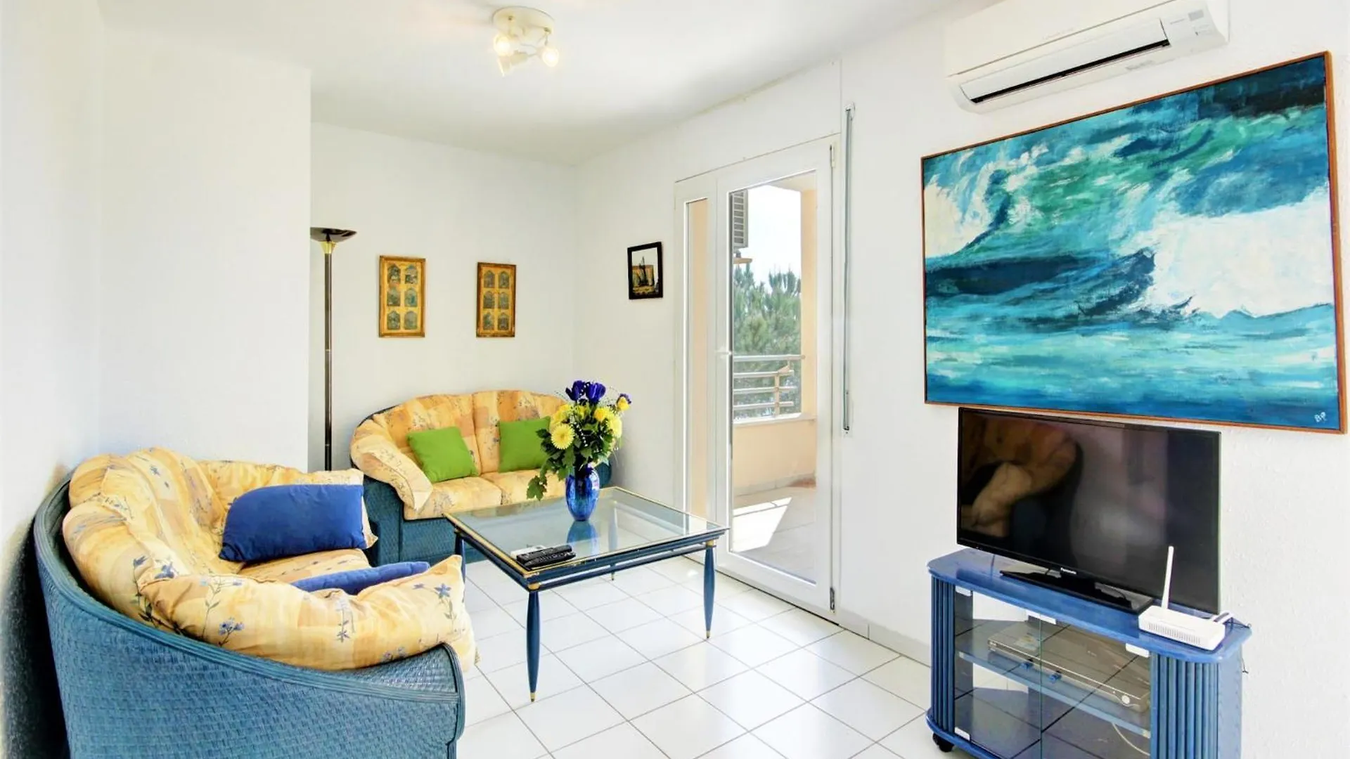 Pretty Apartment With Balcony Roses
