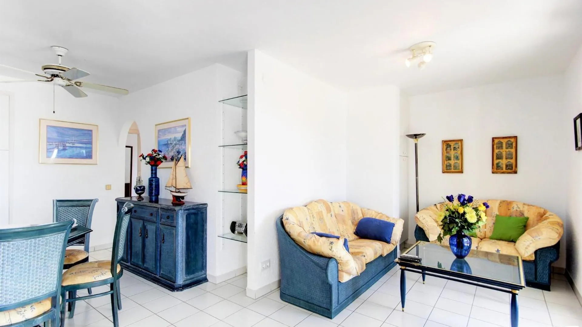Pretty Apartment With Balcony Roses 0*,