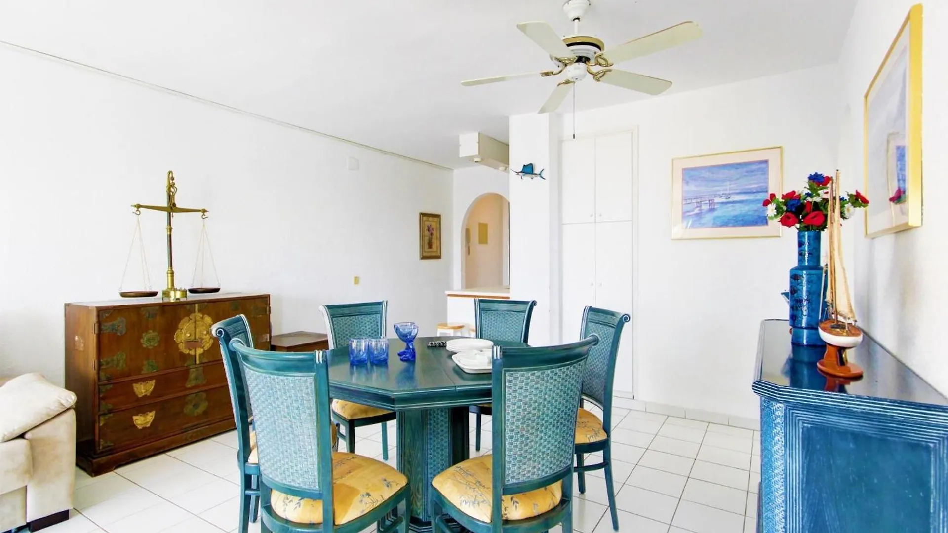 Pretty Apartment With Balcony 罗萨斯