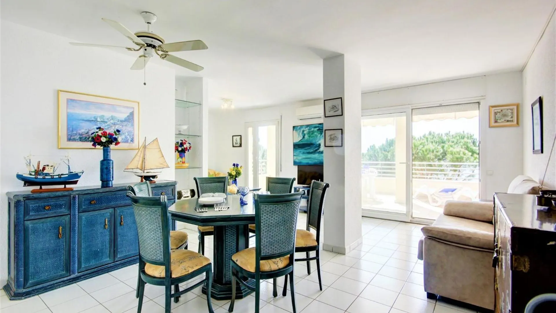Pretty Apartment With Balcony 罗萨斯
