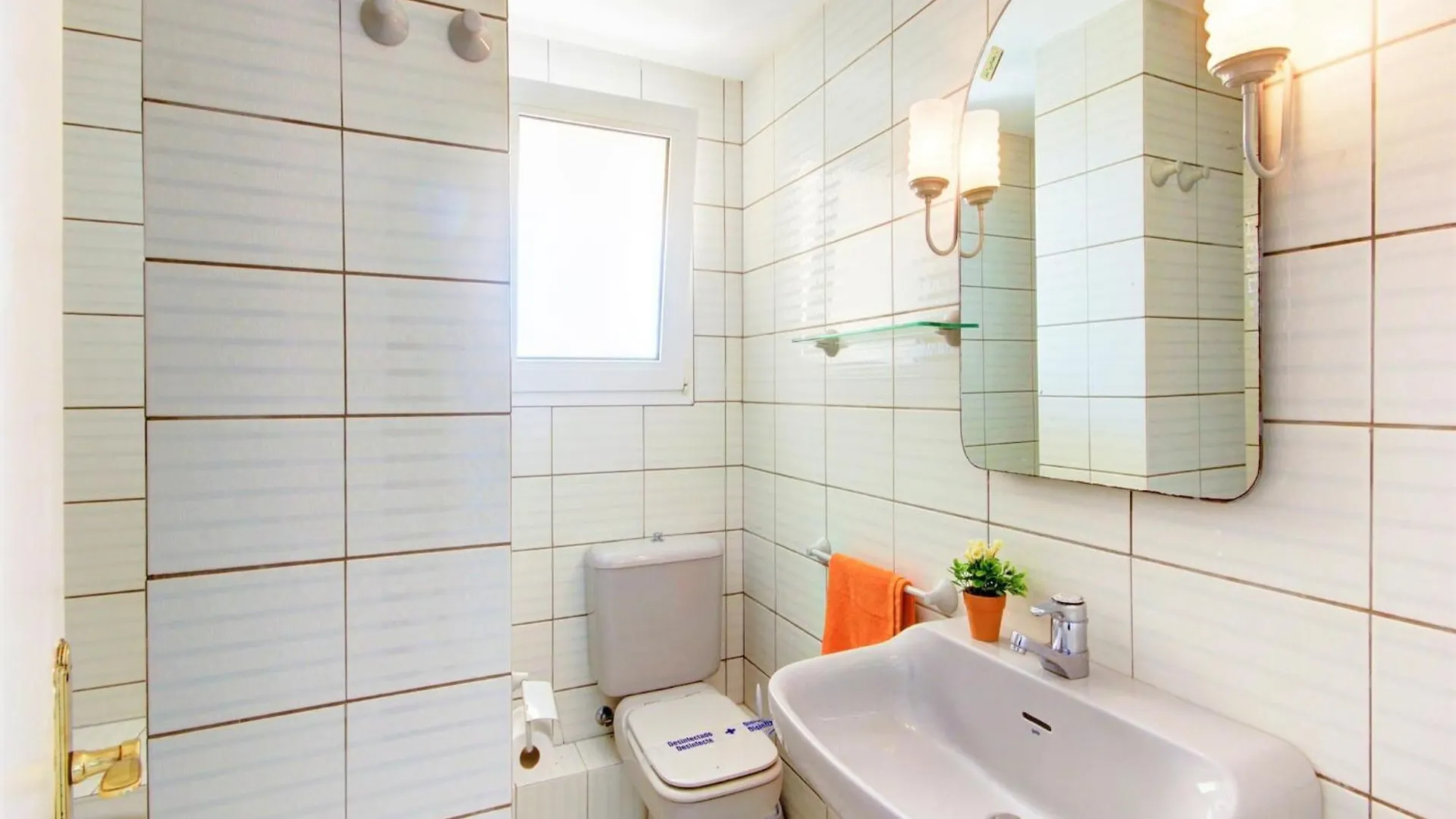 Pretty Apartment With Balcony Roses 0*,  Spanje