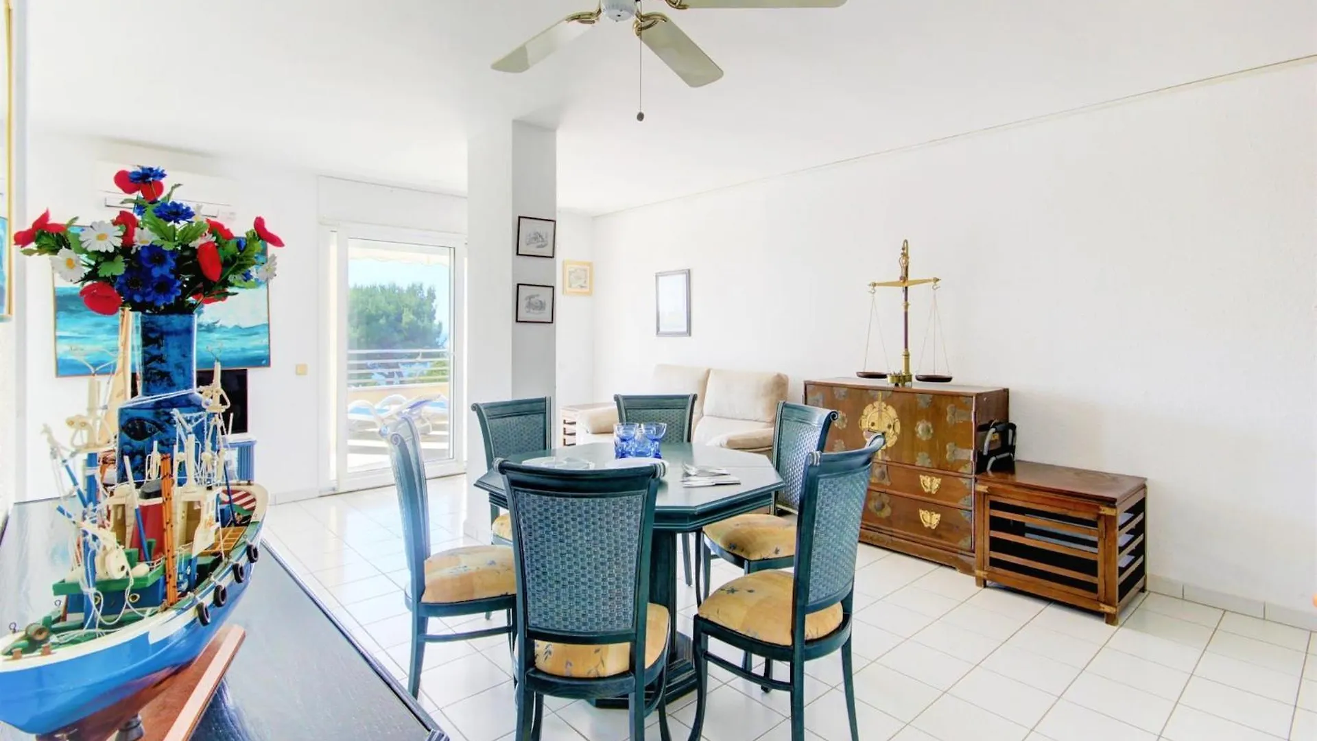 Pretty Apartment With Balcony 罗萨斯